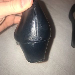 Salvatore Ferragamo women’s Navy Vara Bow Flat